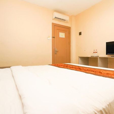 Avi Hotel Surabaya Exterior foto