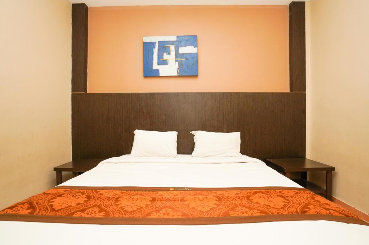 Avi Hotel Surabaya Exterior foto
