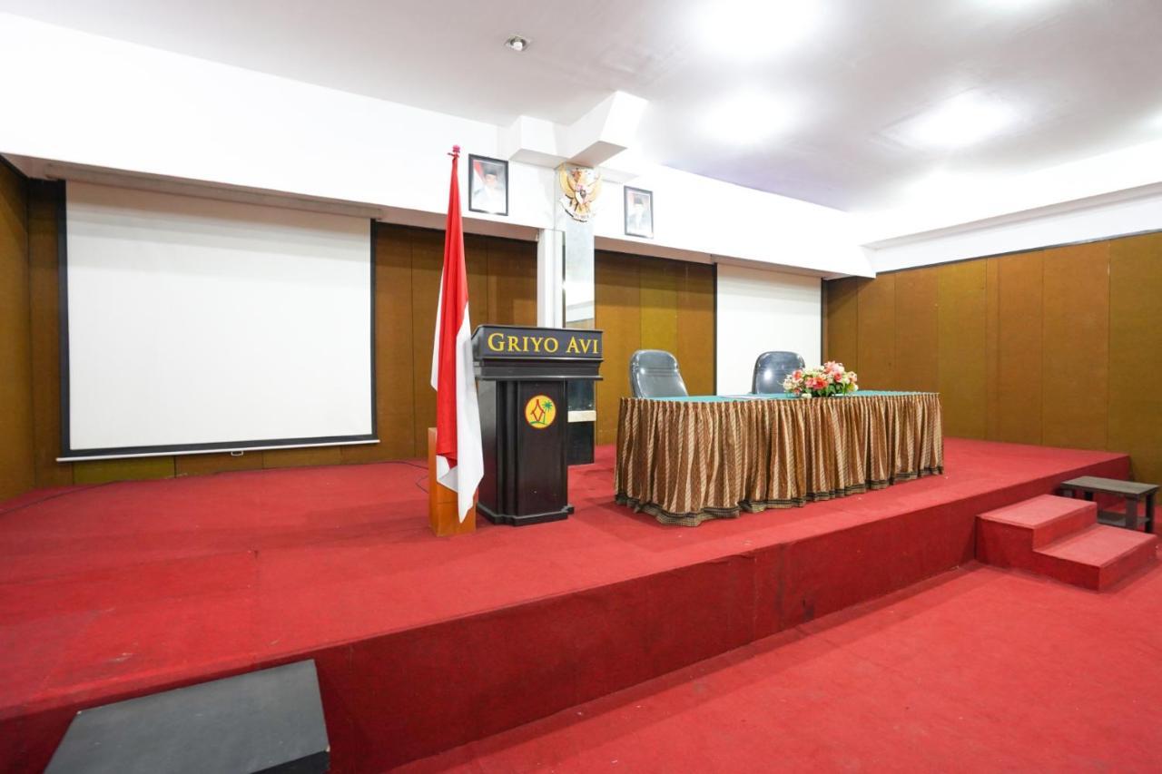 Avi Hotel Surabaya Exterior foto